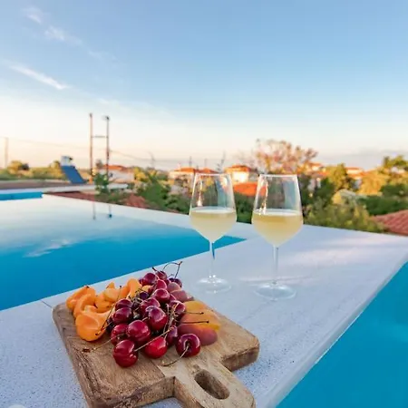 Georgianna's With Private Pool , 'blank Suite' Holiday home *