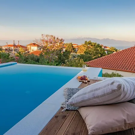 Hébergement de vacances Georgianna's With Private Pool , 'blank Suite' Charokopio