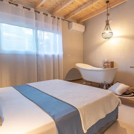 Ferienhaus Georgianna's With Private Pool , 'blank Suite' Charokopio