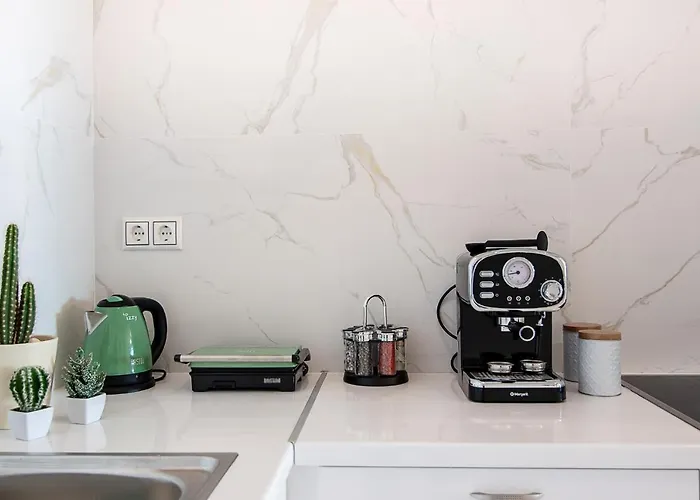 Georgianna's With Private Pool , 'blank Suite' Holiday home