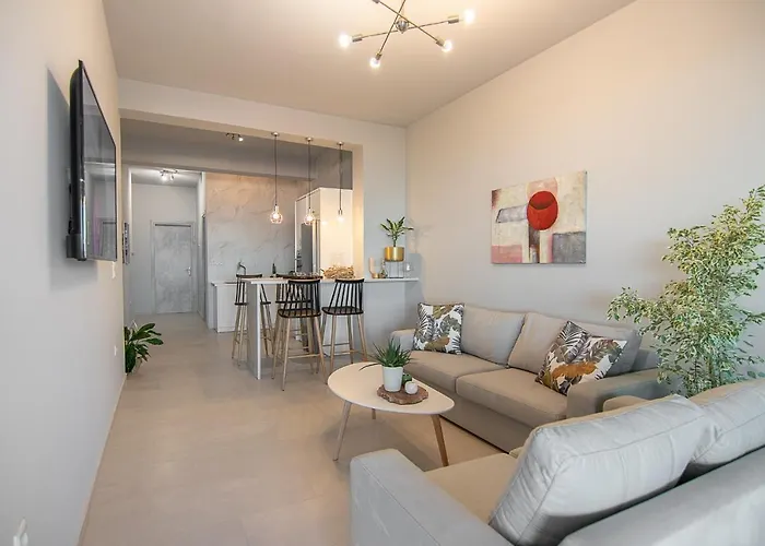 Holiday home Georgianna's With Private Pool , 'blank Suite'