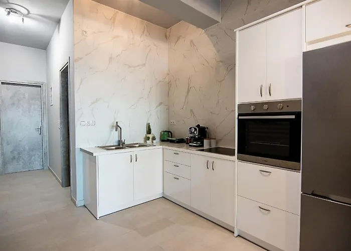 Georgianna's With Private Pool , 'blank Suite'