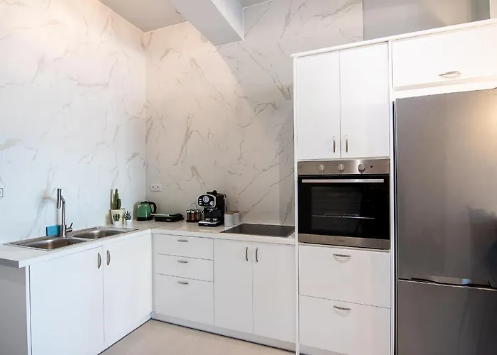 Holiday home Georgianna's With Private Pool , 'blank Suite' *