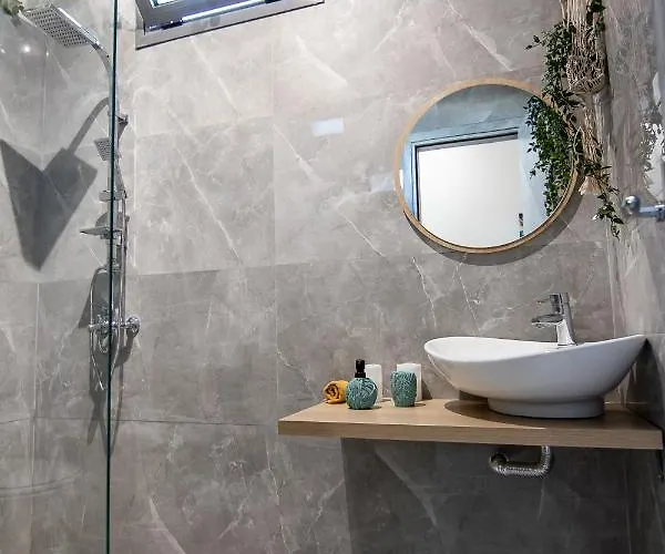 Ferienhaus Georgianna's With Private Pool , 'blank Suite' *