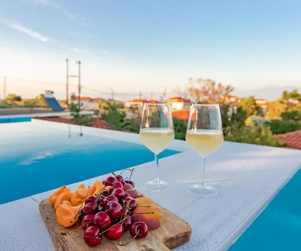 Georgianna's With Private Pool , 'blank Suite' Ferienhaus *