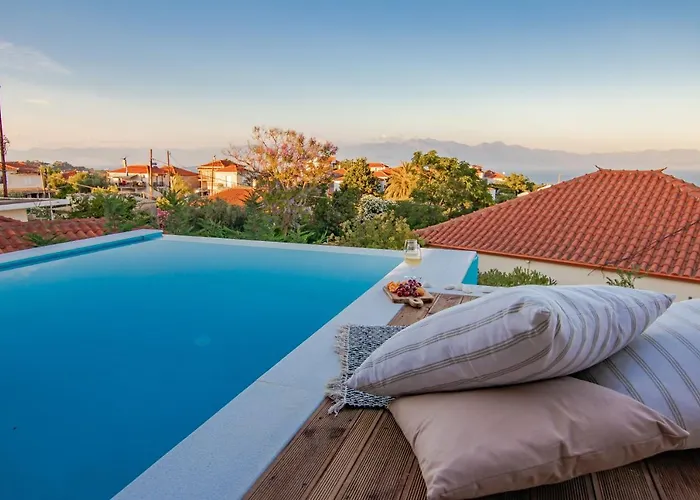 Holiday home Georgianna's With Private Pool , 'blank Suite' Charokopio