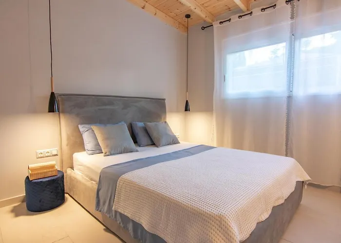 Georgianna's With Private Pool , 'blank Suite' Ferienhaus Charokopio
