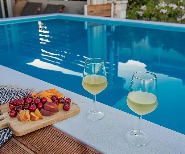 Georgianna's With Private Pool , 'blank Suite' Ferienhaus *