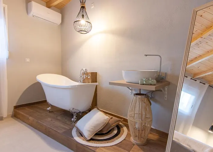 Ferienhaus Georgianna's With Private Pool , 'blank Suite' Charokopio